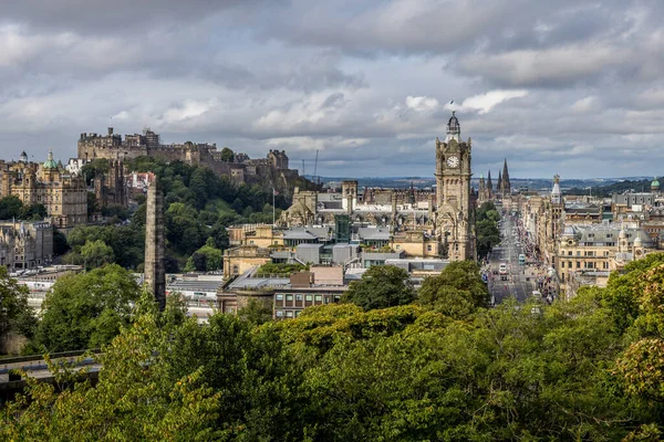 Единбург Единбурзьким Замком Задньому Плані — стокове фото