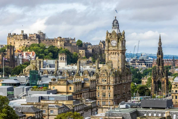 Единбург Единбурзьким Замком Задньому Плані — стокове фото