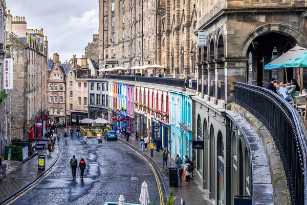 Вулиця Вікторія Людьми Вулиці Единбург Шотландія — стокове фото
