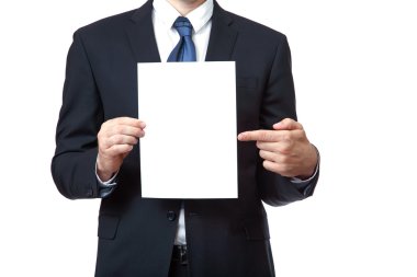 o beyaz bir arka planda tutarak işareti işaret eden işadamı