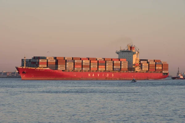 美国加利福尼亚州洛杉矶港 2021年11月27日 集装箱船Navios Delight驶入港口的图像 — 图库照片
