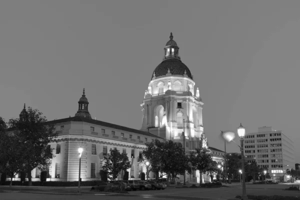 帕萨迪纳市政厅的黑白照片 — 图库照片