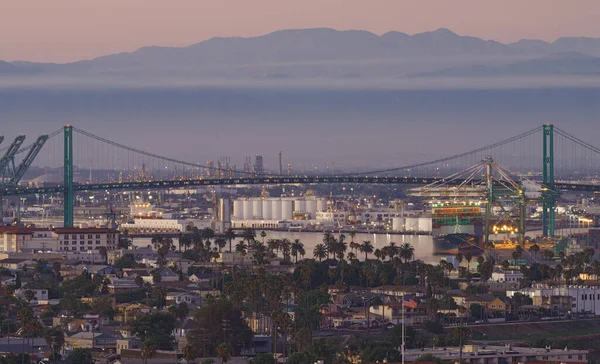 캘리포니아주 샌페드로 2019 로스앤젤레스 항구에 빈센트 토머스 다리와 배경에 가브리엘 — 스톡 사진