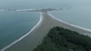 Kosta Rika İHA 'sında Balina Kuyruğu Plajı Ballena