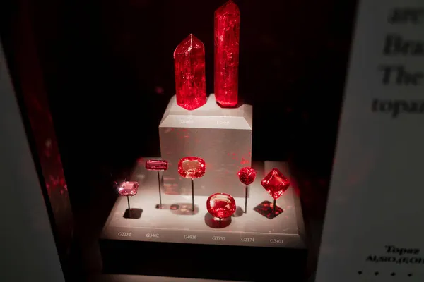 Jóias Ruby Gem vermelho no Museu Smithsonian — Fotografia de Stock