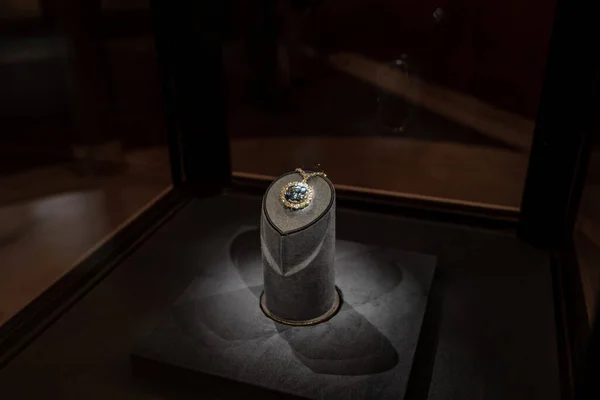 Hope Diamond Gem Jewelry in Smithsonian Museum — Stock Photo, Image