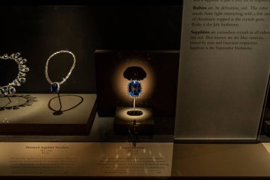 Smithsonian Müzesinde Mavi Safir Mücevher