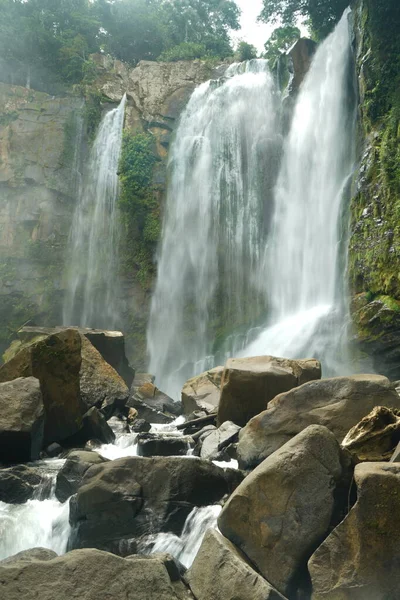 Nauyaca Cascada en Costa Rica cerca de Uvita — Foto de Stock