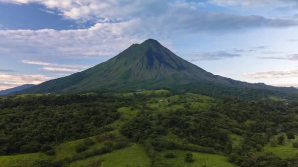 Arenal Vulcão Drone Hyperlapse Originalmente 8K Costa Rica — Vídeo de Stock