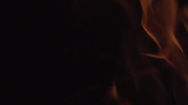 炎と炎が黒い背景でオーバーレイ燃焼 — ストック動画
