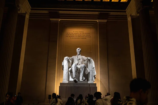 Abraham Lincoln emlékszobor éjjel — Stock Fotó