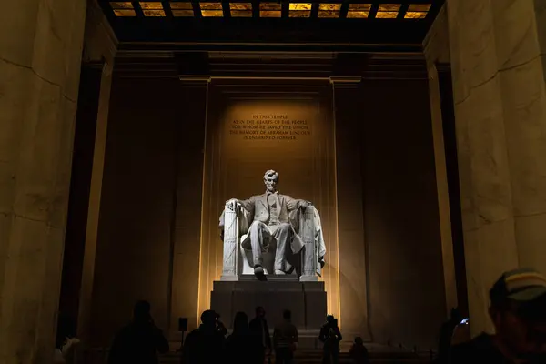 Abraham Lincoln Memorial Statue at Night — Stock Photo, Image