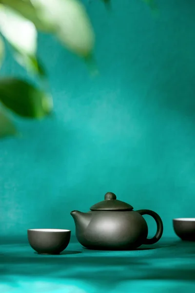 Doğal Yeşil Çay Konsepti Koyu Çaydanlık Çay Kaseleri Görünüm Yukarıdaki — Stok fotoğraf