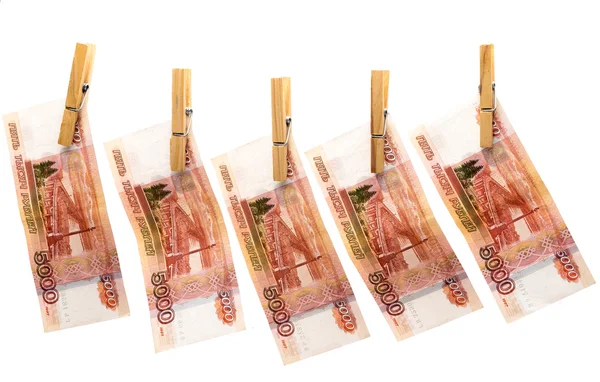 Beş bin ruble clothespins üzerinde