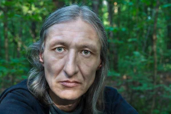 Orta yaşlı bir adam portresi