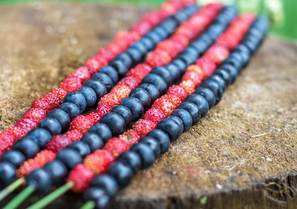 Çilek ve yaban mersini kaynaklanıyor üzerinde sinirli