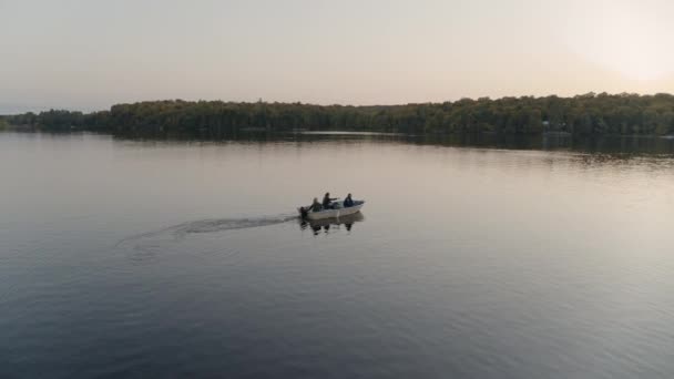 People Motorboat Lake Sunrise North Bay Ontario Canada — Vídeo de stock