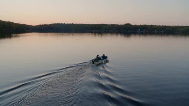 People Motorboat Lake Sunrise North Bay Ontario Canada — Stock Video