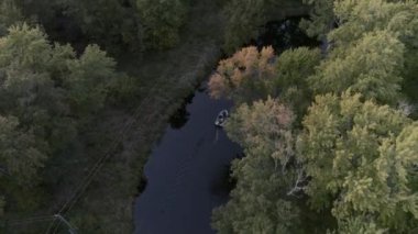 Nehirdeki sürat teknesi Kuzey Körfezi, Ontario, Kanada