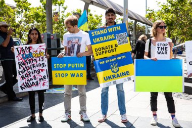 San Francisco, CA, ABD - 28 Mayıs 2022: Rus Utanç Protestocuları Ukrayna 'da Kadınların Tecavüzüne Karşı. 