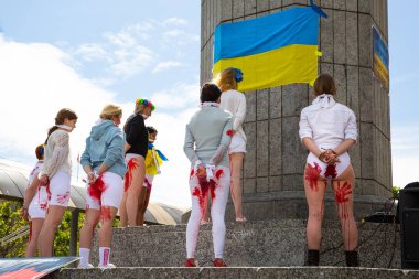 San Francisco, CA, ABD - 28 Mayıs 2022: Rus Utanç Protestocuları Ukrayna 'da Kadınların Tecavüzüne Karşı. 