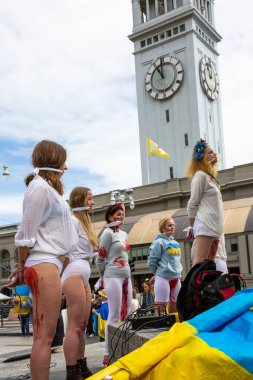 San Francisco, CA, ABD - 28 Mayıs 2022: Rus Utanç Protestocuları Ukrayna 'da Kadınların Tecavüzüne Karşı. 