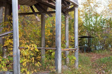 Çocuk kampının terk edilmiş toprakları