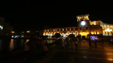 Akşam Erivan 'ın ana meydanı.