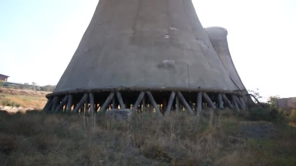 アルメニアの巨大なアイドル冷却塔 — ストック動画