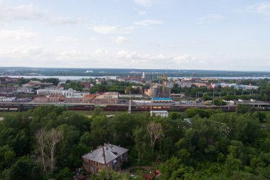 Perm şehrinin kenar mahallelerinin manzarası