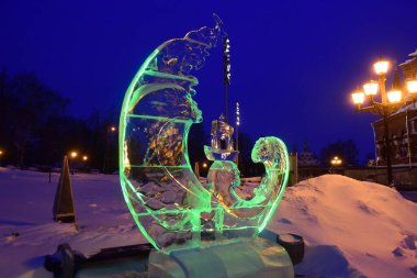 Izhevsk 'te arka ışıklandırılmış buz heykelleri
