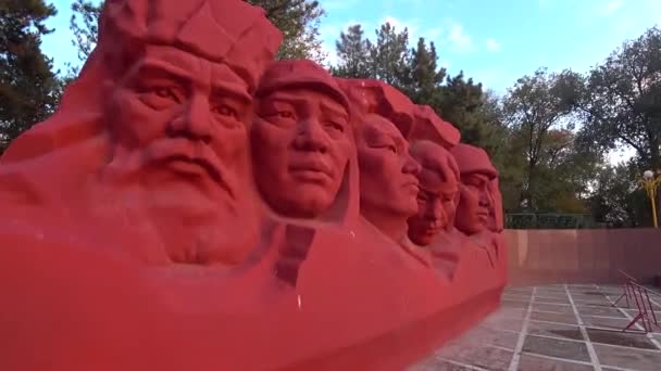 Red Bas Relief Victory Square Soldiers — Stok video