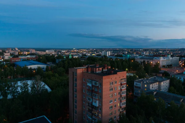 Noční Městská Světla Nádvoří Spacích Ploch — Stock fotografie