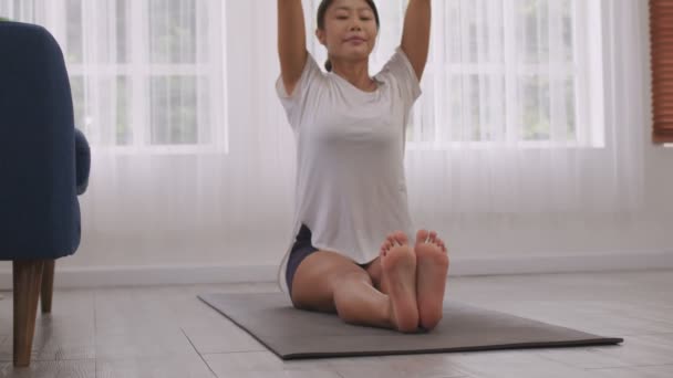Mattino Una Donna Asiatica Sta Facendo Yoga Piedi Esercizio Piega — Video Stock