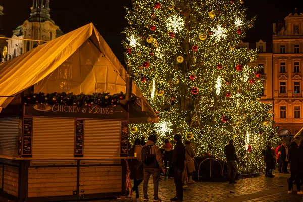 Prague Δεκεμβριου 2021 Κλειστές Παραδοσιακές Χριστουγεννιάτικες Αγορές Στην Πλατεία Παλιάς — Φωτογραφία Αρχείου
