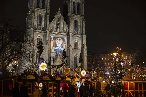 Prague Δεκεμβριου 2021 Παραδοσιακές Χριστουγεννιάτικες Αγορές Στην Πλατεία Ειρήνης Namesti — Φωτογραφία Αρχείου