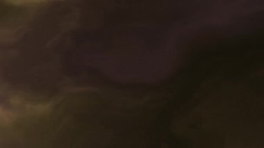 Uzaydaki bir nebulada fırtınalı bulutların 4k videosu