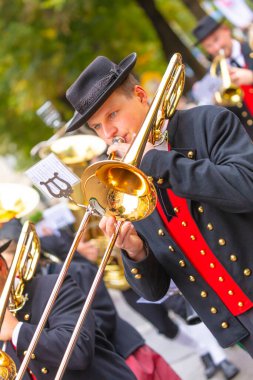 Almanya, Münih 18 Eylül 2022 Trachten- und Schtzenzug Ekim Festivali 2022 Covid-19 iki yıl sonra Münih, Almanya 'da durakladı. 