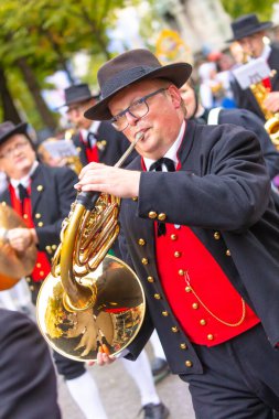 Almanya, Münih 18 Eylül 2022 Trachten- und Schtzenzug Ekim Festivali 2022 Covid-19 iki yıl sonra Münih, Almanya 'da durakladı. 
