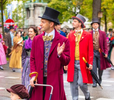 Almanya, Münih 18 Eylül 2022 Trachten- und Schtzenzug Ekim Festivali 2022 Covid-19 iki yıl sonra Münih, Almanya 'da durakladı. 