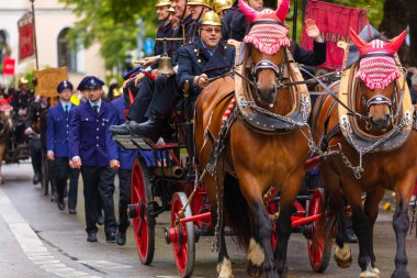 Almanya, Münih 18 Eylül 2022 Trachten- und Schtzenzug Ekim Festivali 2022 Covid-19 iki yıl sonra Münih, Almanya 'da durakladı. 