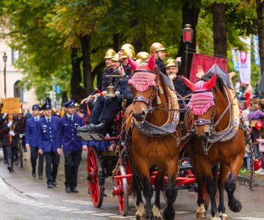 Almanya, Münih 18 Eylül 2022 Trachten- und Schtzenzug Ekim Festivali 2022 Covid-19 iki yıl sonra Münih, Almanya 'da durakladı. 