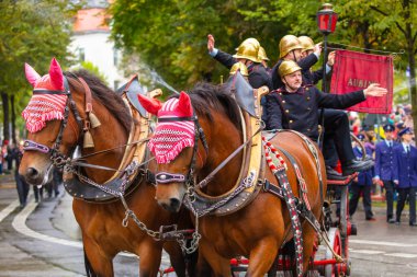 Almanya, Münih 18 Eylül 2022 Trachten- und Schtzenzug Ekim Festivali 2022 Covid-19 iki yıl sonra Münih, Almanya 'da durakladı. 