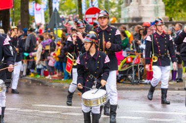 Almanya, Münih 18 Eylül 2022 Trachten- und Schtzenzug Ekim Festivali 2022 Covid-19 iki yıl sonra Münih, Almanya 'da durakladı. 