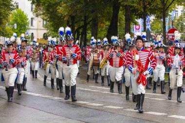 Almanya, Münih 18 Eylül 2022 Trachten- und Schtzenzug Ekim Festivali 2022 Covid-19 iki yıl sonra Münih, Almanya 'da durakladı. 