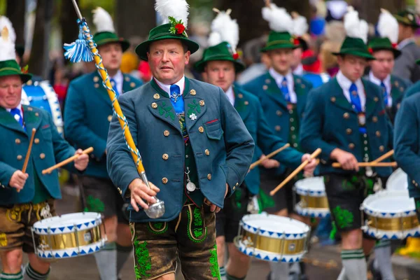 Německo Mnichov Září 2022 Trachten Und Schtzenzug Oktoberfestu 2022 Dvou — Stock fotografie