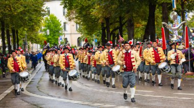 Almanya, Münih 18 Eylül 2022 Trachten- und Schtzenzug Ekim Festivali 2022 Covid-19 iki yıl sonra Münih, Almanya 'da durakladı. 