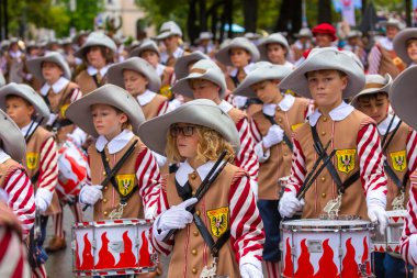 Almanya, Münih 18 Eylül 2022 Trachten- und Schtzenzug Ekim Festivali 2022 Covid-19 iki yıl sonra Münih, Almanya 'da durakladı. 