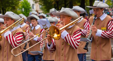 Almanya, Münih 18 Eylül 2022 Trachten- und Schtzenzug Ekim Festivali 2022 Covid-19 iki yıl sonra Münih, Almanya 'da durakladı. 