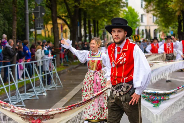 뮌헨에서 Covid Oktoberfest 2022 Trachten Und Schtzenzug — 스톡 사진